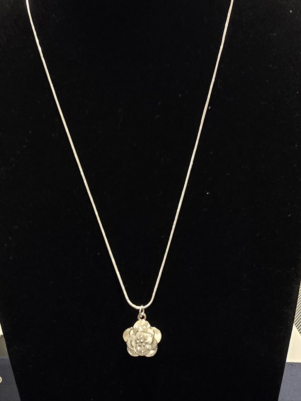 Silver Flower Pendant Necklace - Women's Jewelry